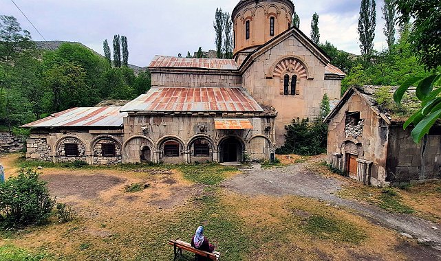 Bin yıllık Taş Camii asırlara meydan okuyor
