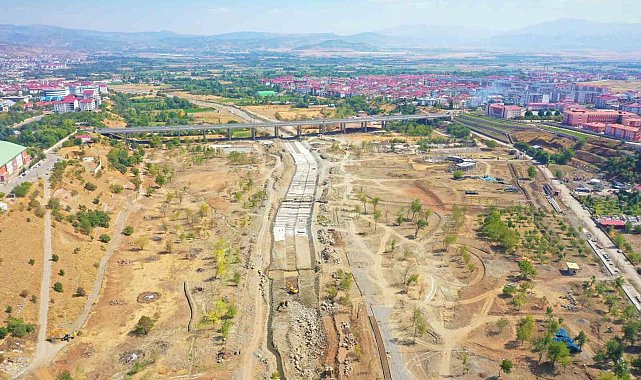 Bingöl'de taşkın koruma çalışmaları sürüyor