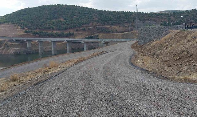 Bingöl'de yol yapım çalışmaları sürüyor