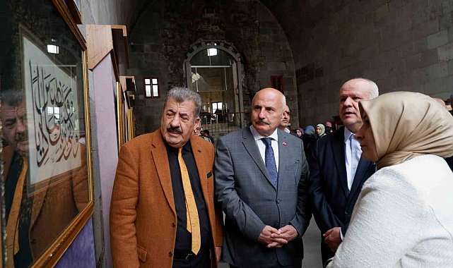 Çifte Minareli Medrese'de "Asar-ı Celile Hüsn-i Hat ve Ebru Sergisi" açıldı