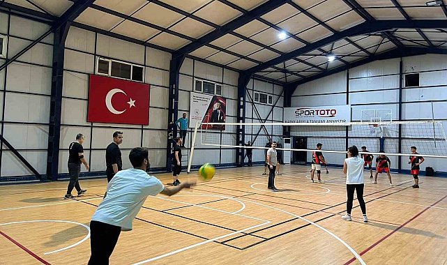 Çukurca'da voleybol turnuvası yapıldı