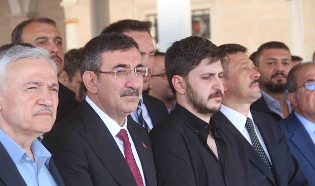 Cumhurbaşkanı Yardımcısı Yılmaz, AK Parti eski milletvekilinin cenazesine katıldı