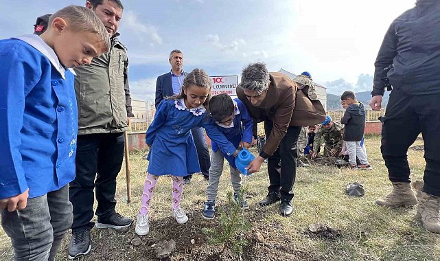 Cumhuriyet'in 100. yılında Sarıkamış'ta fidanlar toprakla buluştu
