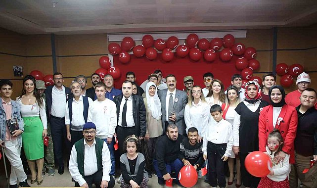 Cumhuriyet'in kuruluşunun 100. yılı Engelsiz Yaşam Merkezi'nde büyük bir coşku ile kutlandı