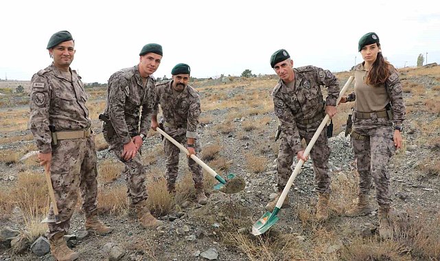 Cumhuriyetin 100'ncü yılında 100 fidan toprakla buluştu