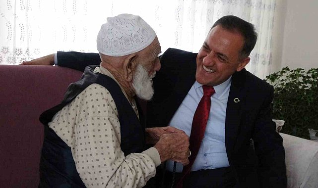 Cumhuriyetle yaşıt asırlık çınarlar unutulmadı