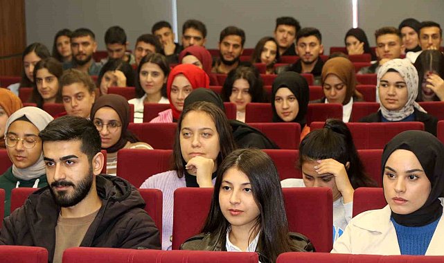 Depremzede üniversite öğrencilerine burs