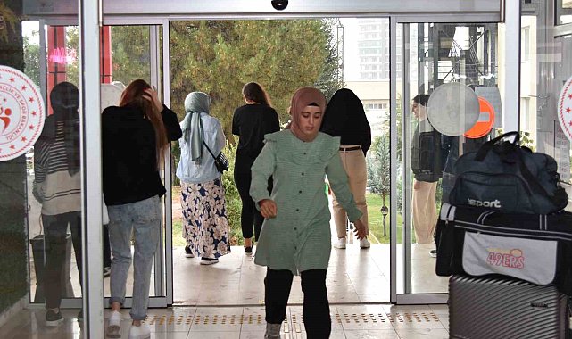 Depremzedelere yuva olan yurtlara öğrenciler yerleşmeye başladı