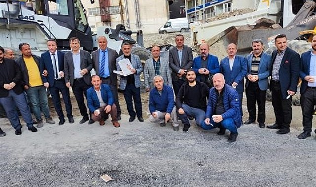 Din görevlilerinden cami inşaatı çalışanlarına tatlı ikramı