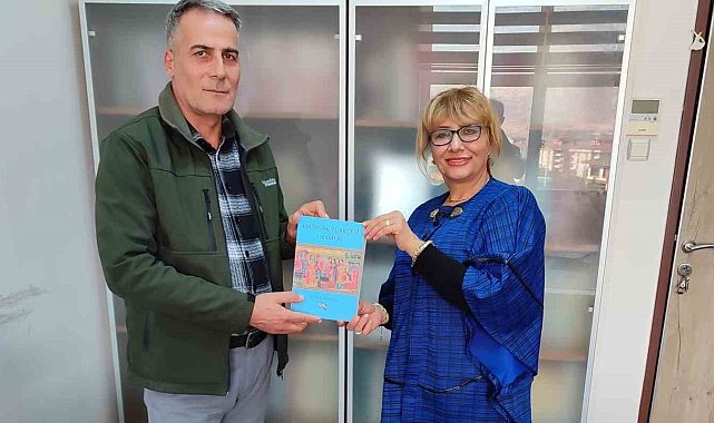 Doç. Dr. Güllüdağ'dan babasının anısına üniversiteye 460 akademik kitap bağışı