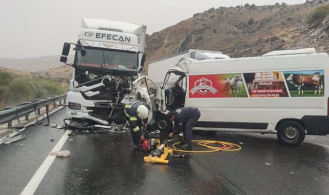 Dolu yağışı kazaya neden oldu: 3 yaralı