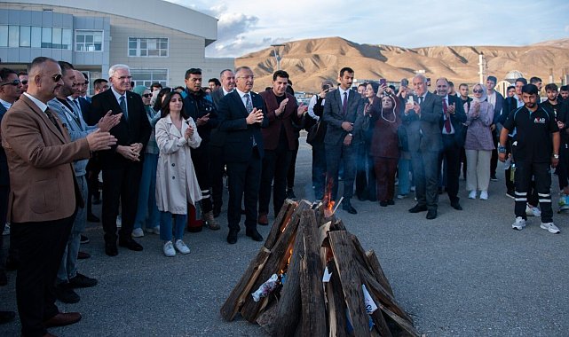 EBYÜ'de gençlik ateşi yakıldı, mehteran takımı konser verdi