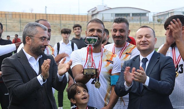 Edremit'te 'Geleneksel Mahalleler Arası Futbol Turnuvası' sona erdi