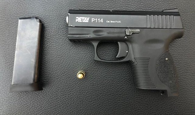 Elazığ polisi suçlulara göz açtırmıyor: Aranan bir kişi yakalandı, 1 adet ruhsatsız tabanca ele geçirildi