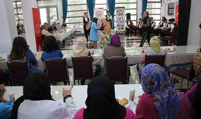 Elazığ'da 'Dünya Yaşlılar Günü' kutlandı
