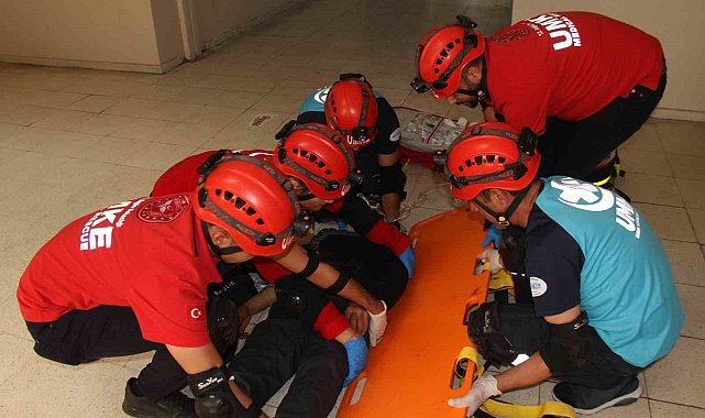 Elazığ'da deprem ve yangın tatbikatları devam ediyor