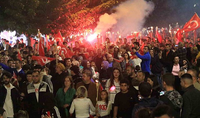 Elazığ'da fener alayı renkli görüntüler oluşturdu