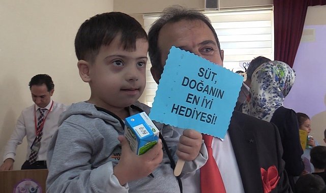 Elazığ'da miniklere okul sütü dağıtıldı
