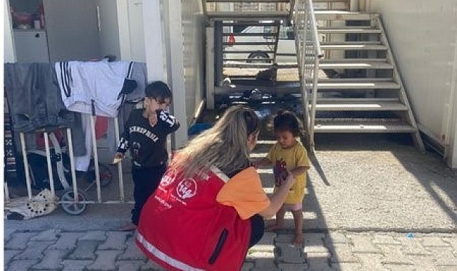 Elazığ'da Sosyal Hizmet Merkezi ekipleri, depremzedeleri yalnız bırakmıyor