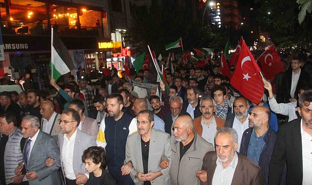 Elazığ'da yüzlerce kişi Filistin'e destek bir araya geldi