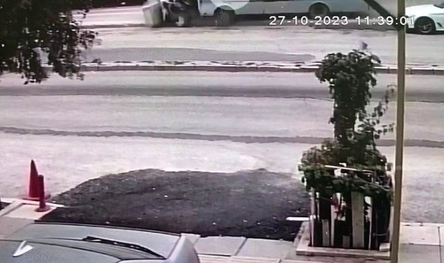 Elazığ'daki feci kaza güvenlik kameralarına yansıdı