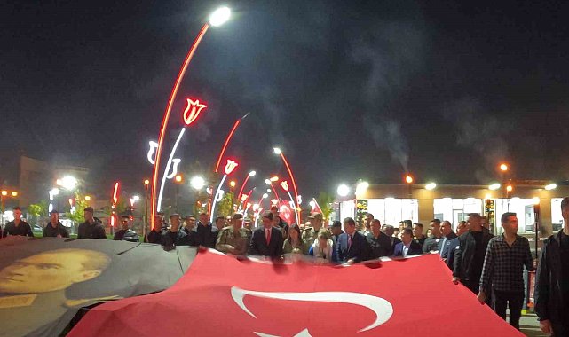 Erciş'te Cumhuriyet'in 100. yılı yürüyüşü