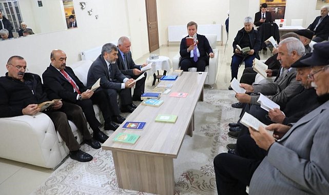 Erzincan'da 24 dakika kitap okuma etkinliği devam ediyor