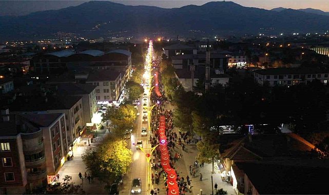 Erzincan'da 600 metrelik bayrakla "100. Yıl Bayrak Yürüyüşü" yapıldı