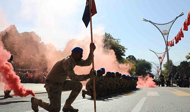 Erzincan'da Cumhuriyet'in 100. yılı coşkuyla kutlandı