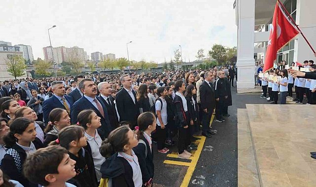 Erzincan'da Filistin için bayrak töreni ve saygı duruşu