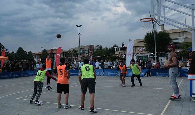 Erzincan&#039;ın meydanında basketbol rüzgarı esti