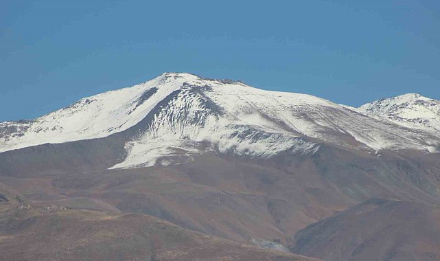 Erzincan'ın yüksek kesimleri karla kaplandı