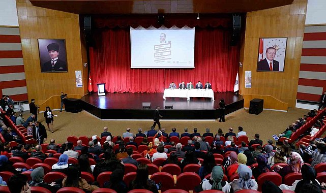 Erzurum'da "100. Yılında Türkiye Cumhuriyeti" sempozyumu başladı