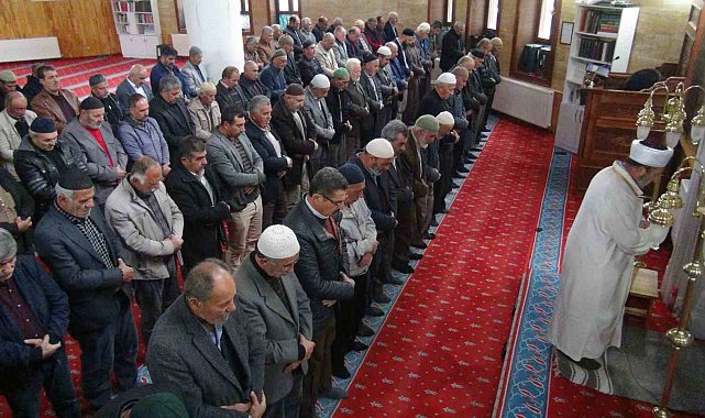 Filistin'de hayatını kaybedenler için gıyabi cenaze namazı kılındı