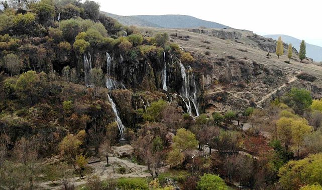 Girlevik Şelalesinde sonbahar güzelliği