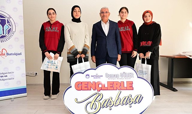 Güder, gençlerin yanında olmaya devam ediyor