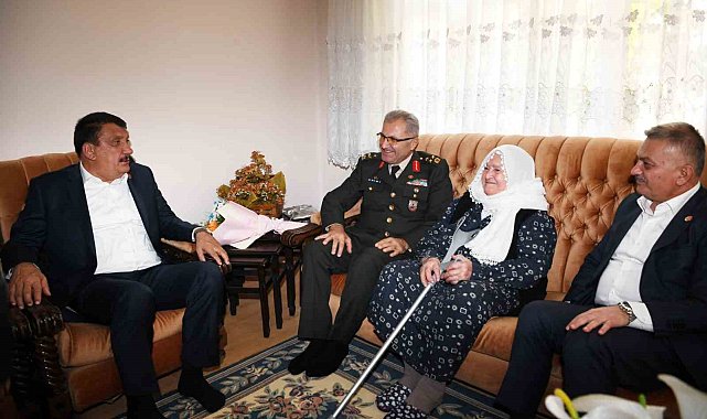 Gürkan asırlık çınarlarla bir araya geldi