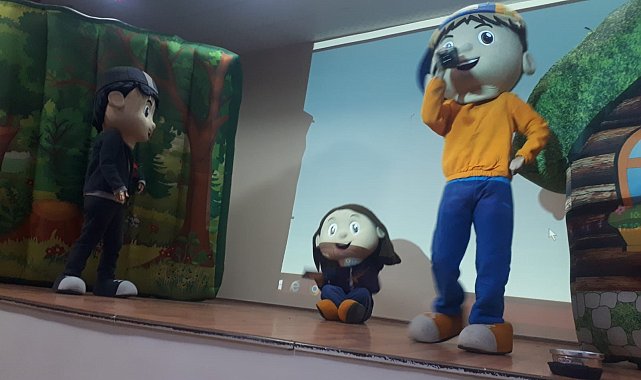 Güroymak'ta çocuklar "Hürkuş ve Gökbey Müzikali" ile eğlendi