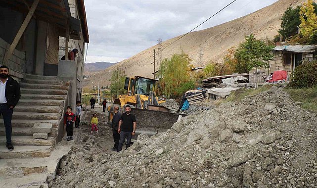 Hakkari Sümbül Mahallesinde yol çalışması start aldı
