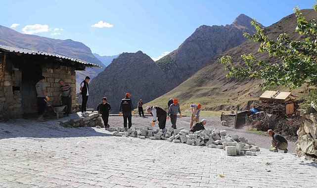 Hakkari'de bir semt daha modern yola kavuştu