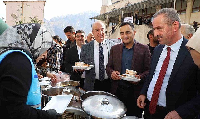 Hakkari'de Filistin'e destek amaçlı hayır çarşısı kuruldu