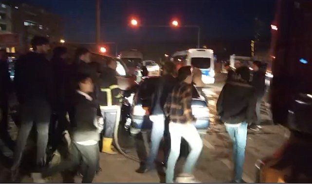 Hakkari'de otomobil ile kamyonet çarpıştı: 4 yaralı