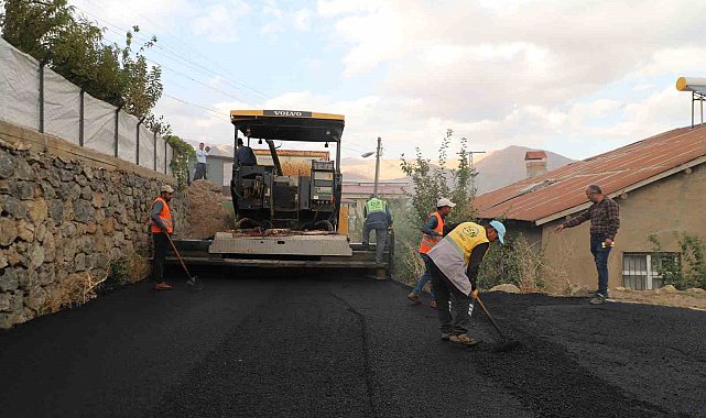 Hakkari'deki 7 semt asfalta kavuşturuldu