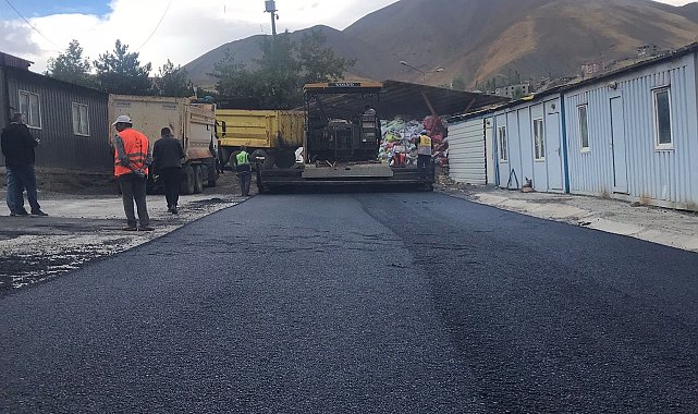 Hakkari'deki caddeler bir bir asfaltla kaplanıyor