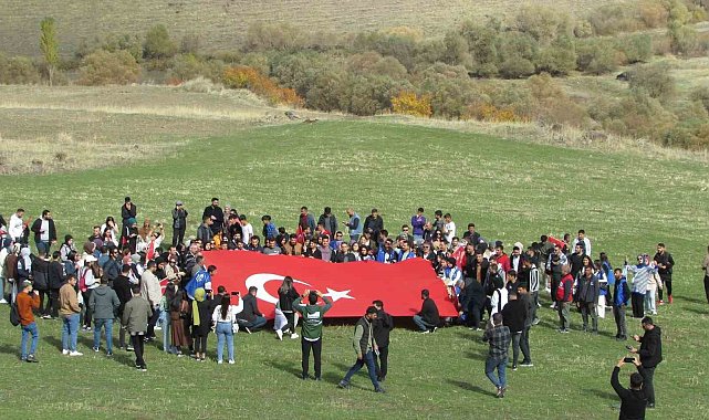 Hamur'da Cumhuriyet'in 100. yılına özel doğa yürüyüşü