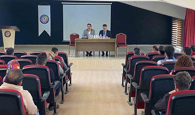 Hamur'da eğitim değerlendirme toplantısı yapıldı