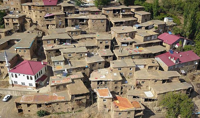 Hizan'ın 300 yıllık taş evleri mest ediyor