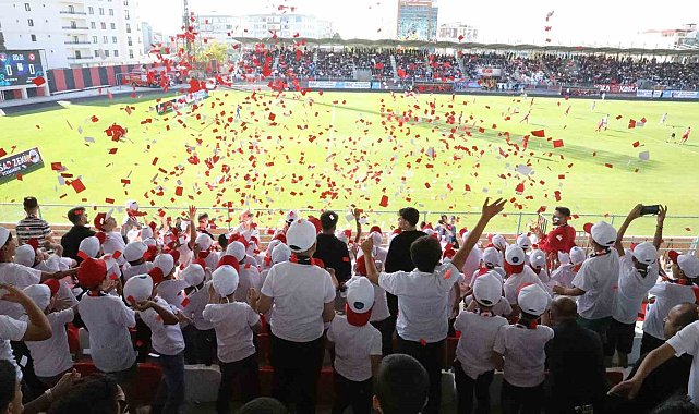 İpekyolu Belediyesiyle çocuklar ilk kez stadyumda maç izledi