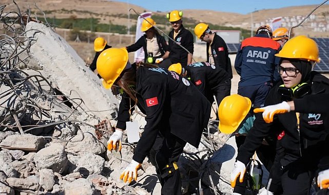 İpekyolu'nda 60 gönüllü ile gerçeği aratmayan deprem tatbikatı