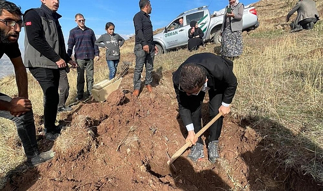 Kağızman'da 16 bin 700 fidan toprakla buluştu